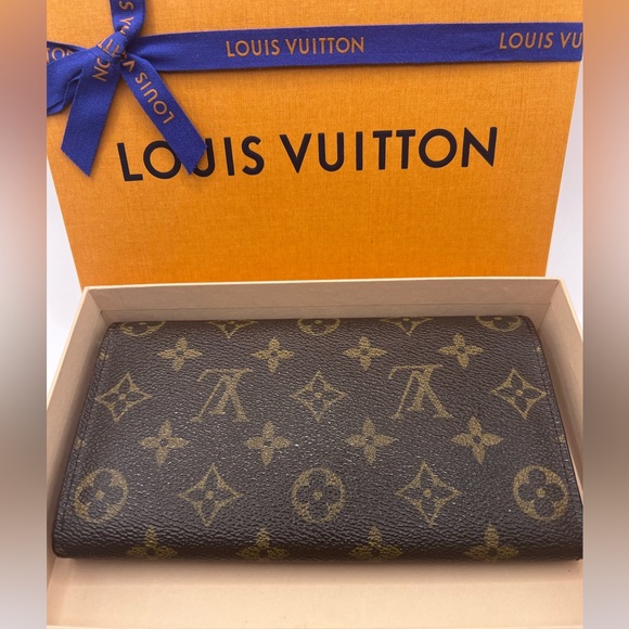 Louis Vuitton Sarah Monogram Leather Wallet - Date Code TH1927 - Picture 3 of 10